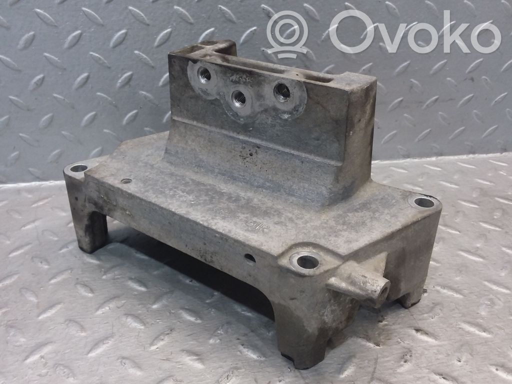 Engine mounting bracket   55566378