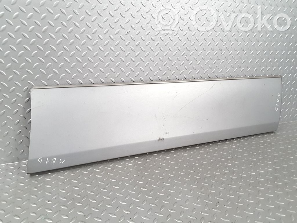 Mercedes-Benz E W124 Listwa drzwi przednich 