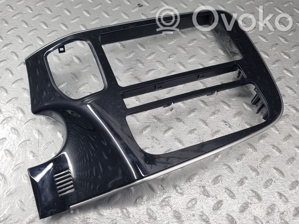 Mitsubishi Outlander Radio/GPS head unit trim 