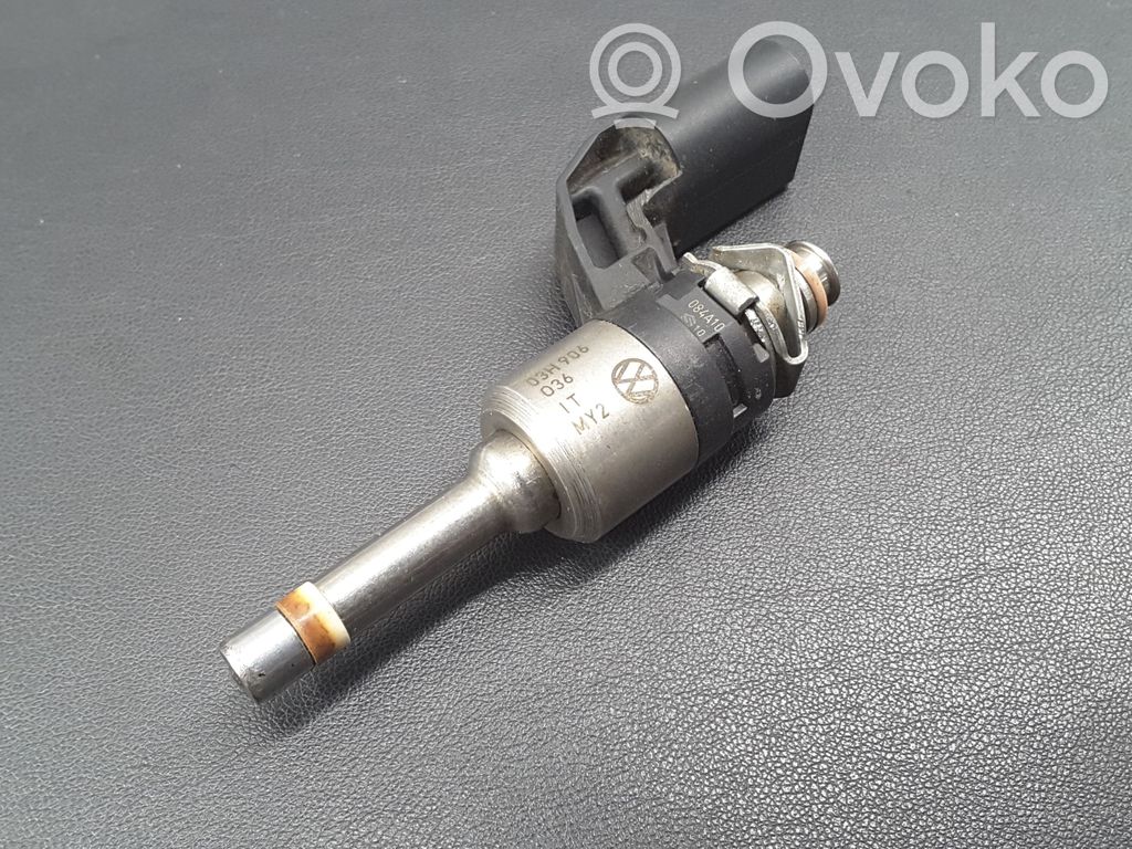 Volkswagen PASSAT CC Fuel injector 