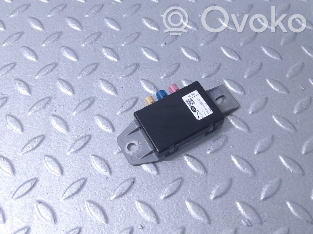 Land Rover Defender Aerial antenna amplifier 
