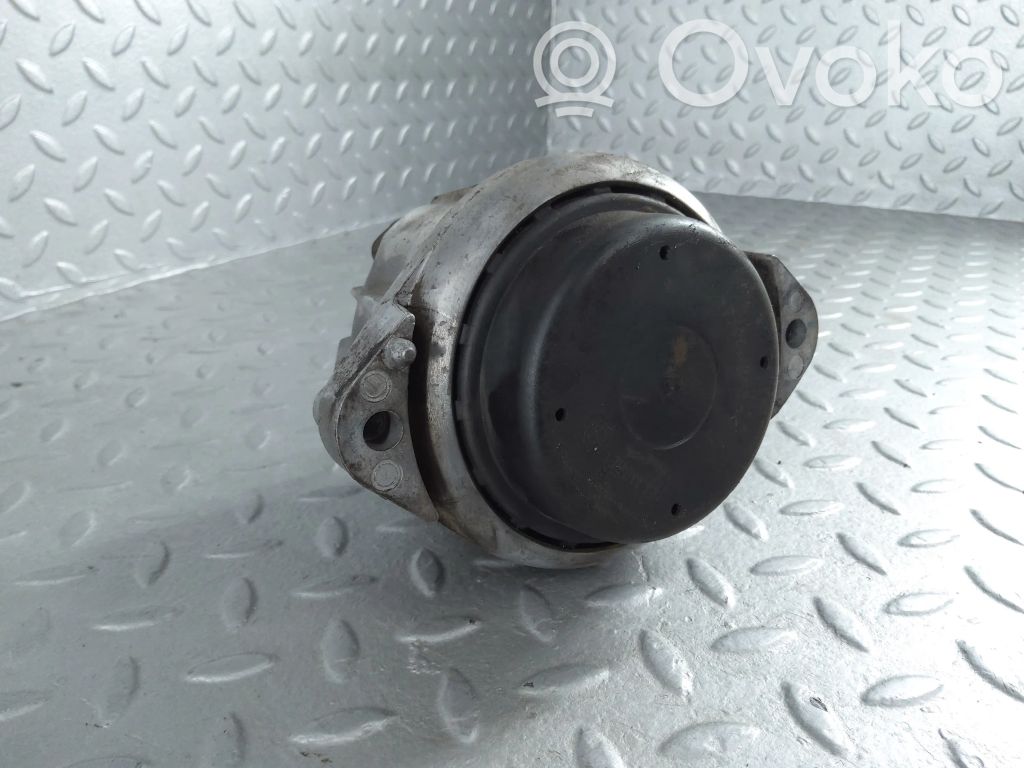 Engine mount bracket   22116768799,6768799