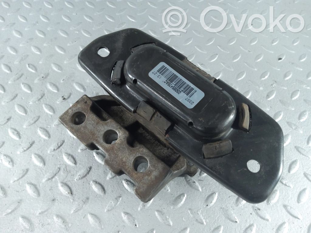 Dodge Avenger Engine mount bracket 