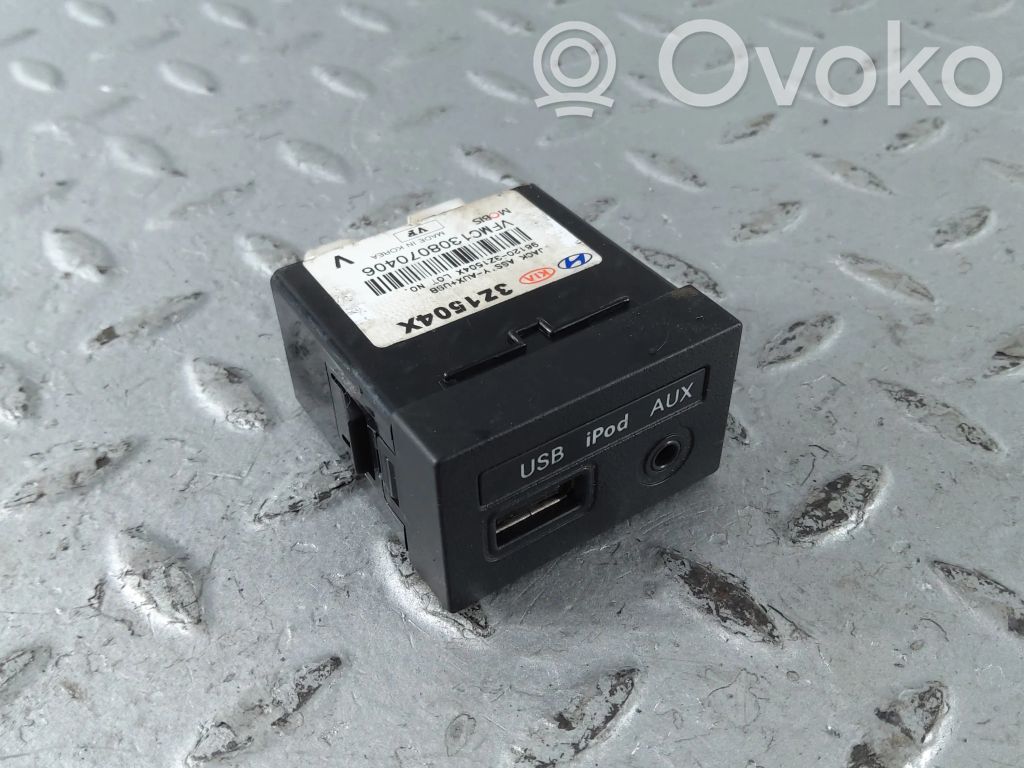 Enchufe conector USB   961203Z150,961203Z1504X,961203Z150