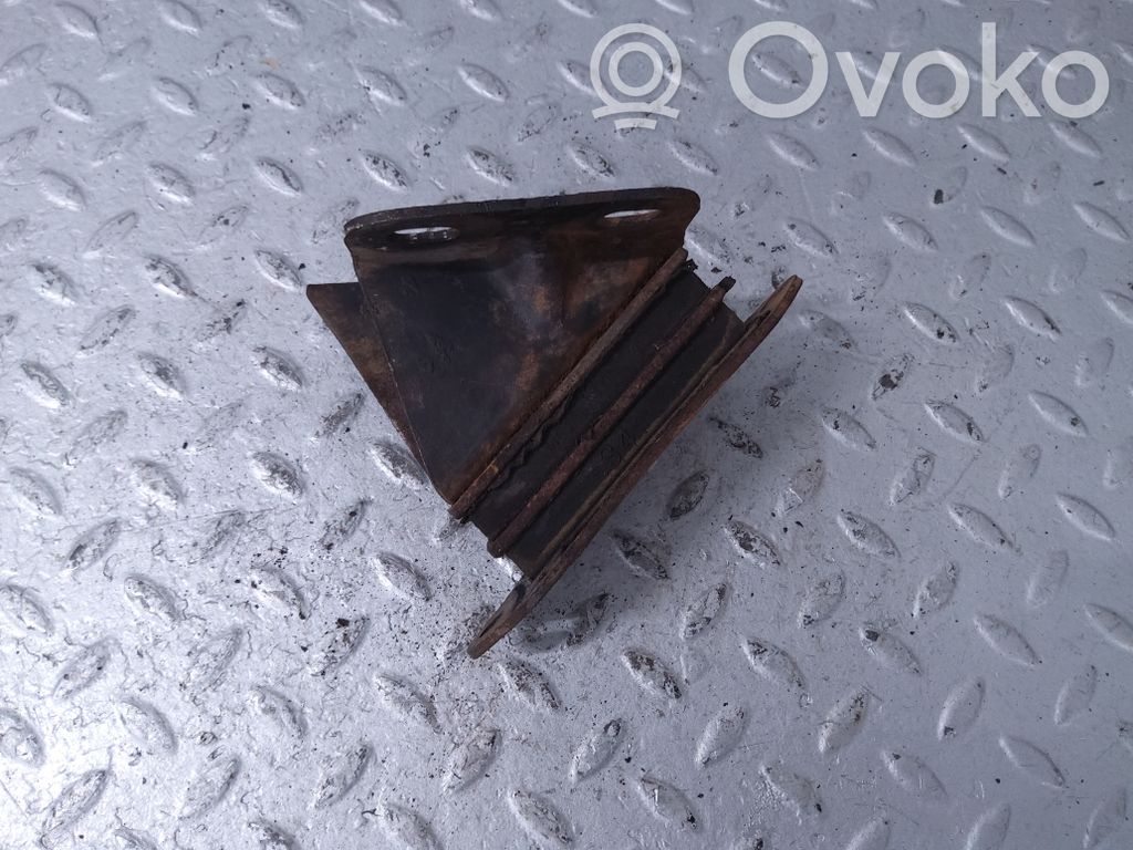 Engine mount bracket   UG12415,UR19204