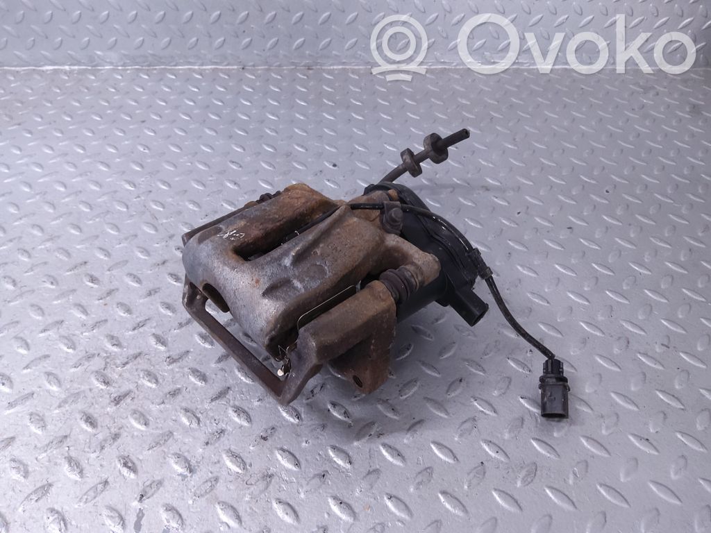 Audi A8 S8 D4 4H Tylny zacisk hamulcowy 