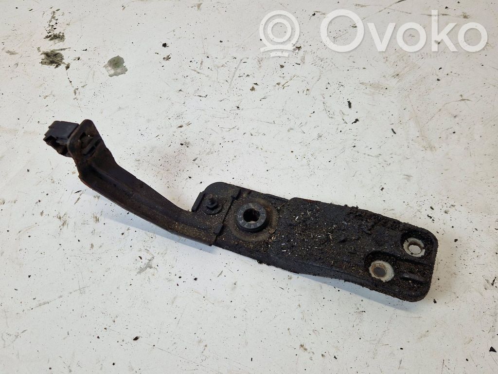 Radiator support slam panel bracket   13245892