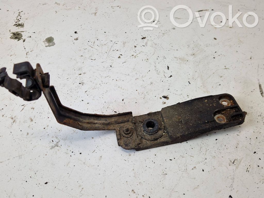 Radiator support slam panel bracket   13245893