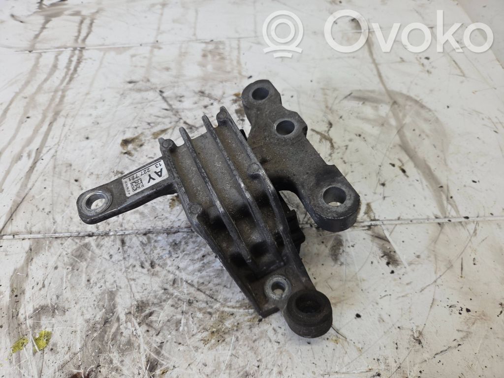 Engine mount bracket   13227771