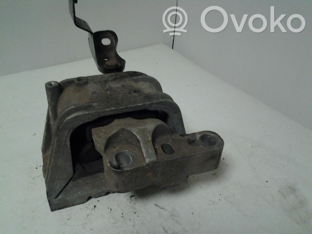Volkswagen PASSAT B6 Engine mount bracket 