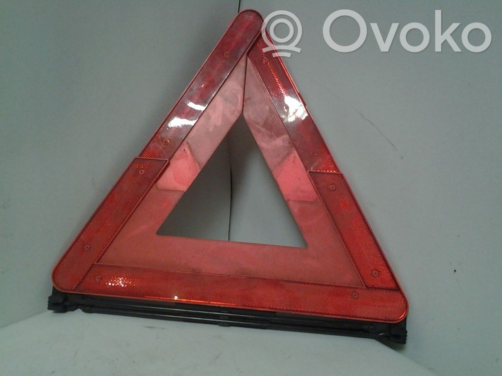 Audi A6 S6 C6 4F Triangle d'avertissement 