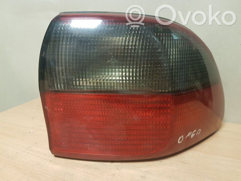 Opel Omega B1 Galinis žibintas kėbule 