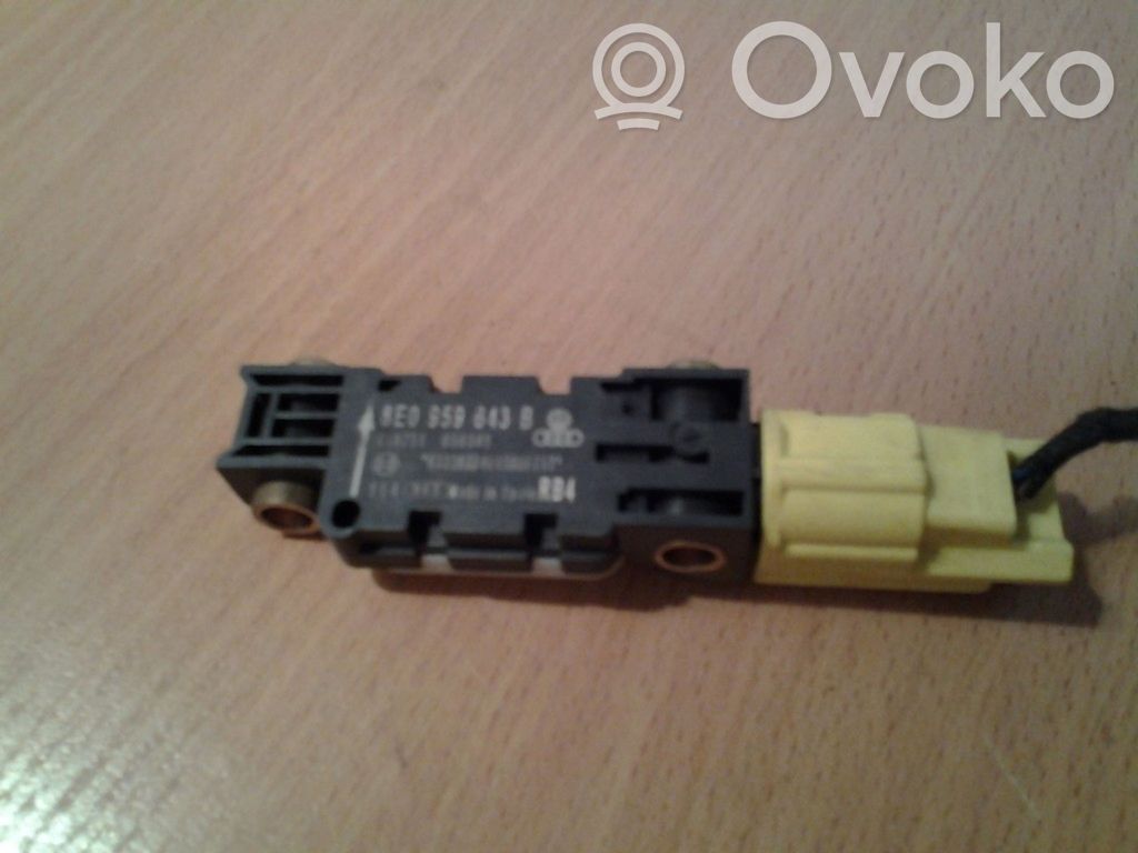 Audi A4 S4 B7 8E 8H Czujnik uderzenia Airbag 