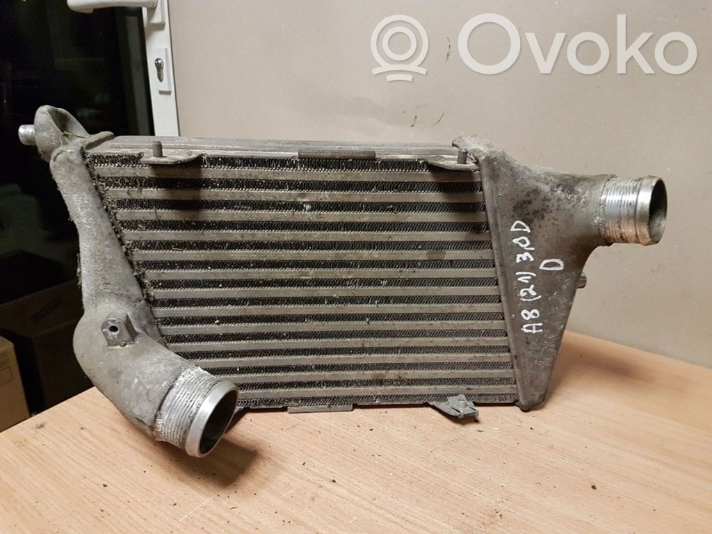 Audi A8 S8 D3 4E Starpdzesētāja radiators 