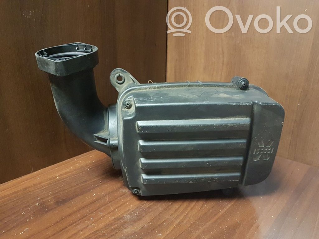 Volkswagen Golf V Cutie filtru aer 