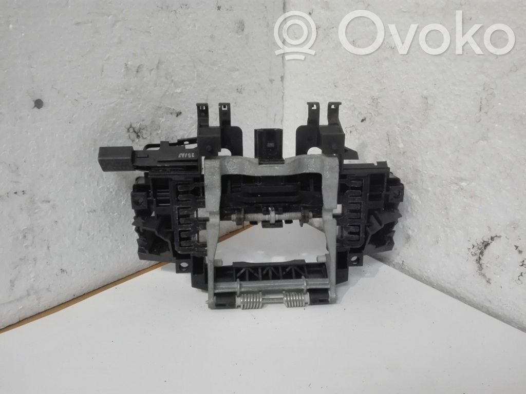 Audi A8 S8 D3 4E Front door exterior handle/bracket 