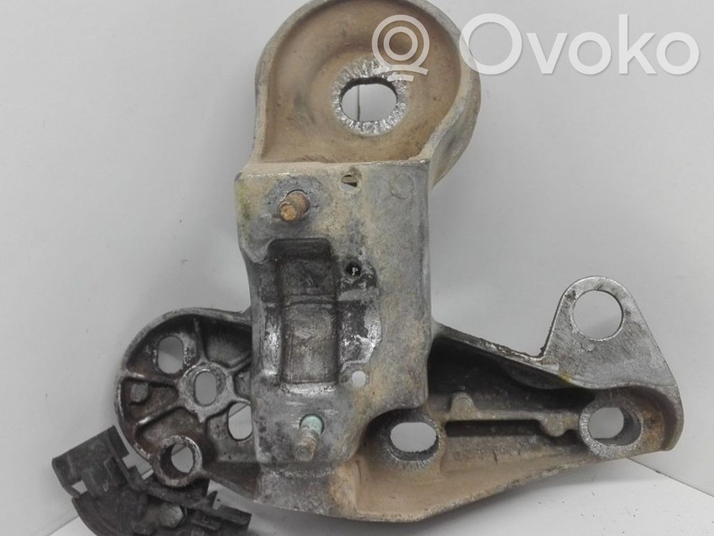 Engine mounting bracket   4B0199352D