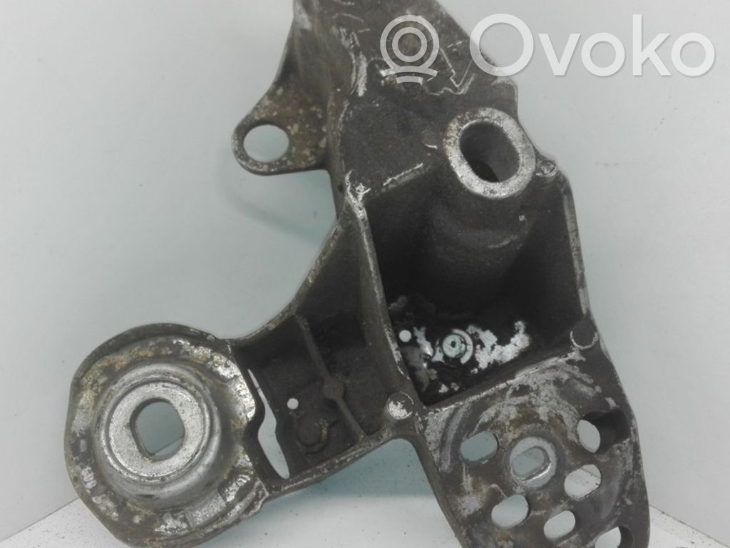 Audi A6 Allroad C5 Engine mounting bracket 
