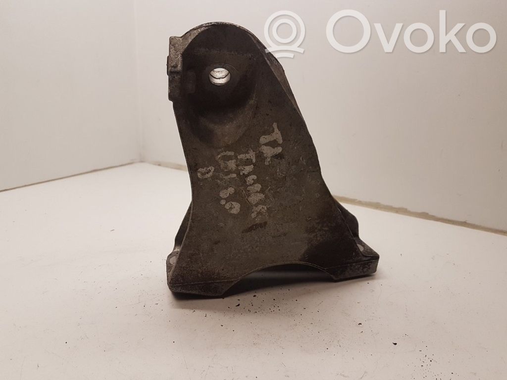 Volkswagen Touareg I Engine mounting bracket 