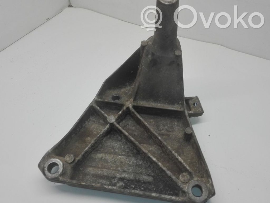 Audi A8 S8 D3 4E Engine mounting bracket 