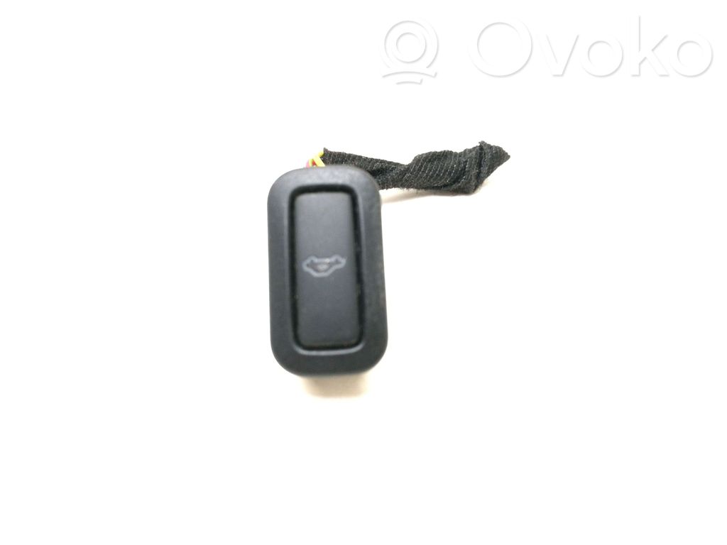Volkswagen Touareg I Alarm switch 