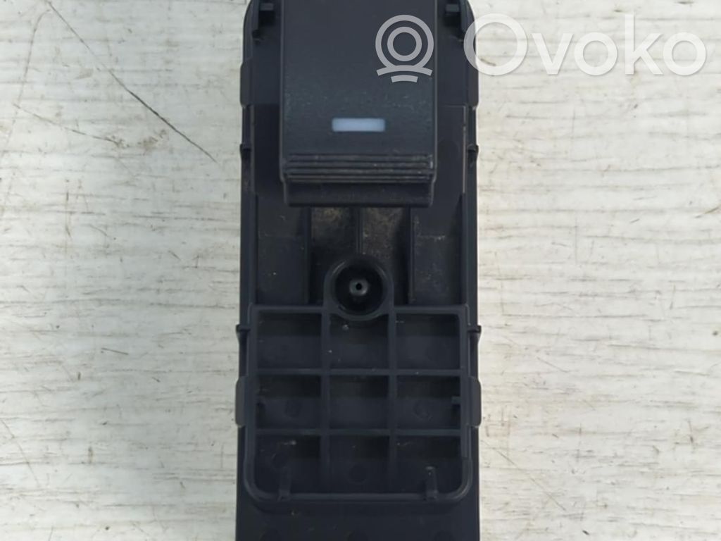 Electric window control switch   BBP366370B