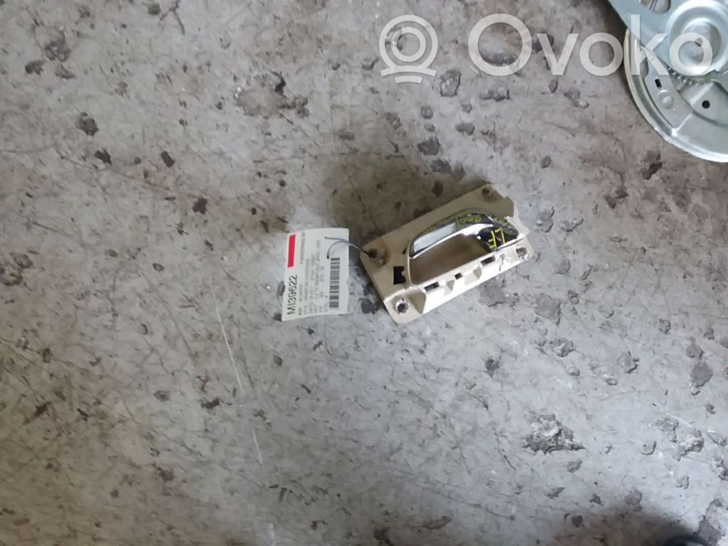 Manecilla interna puerta delantera