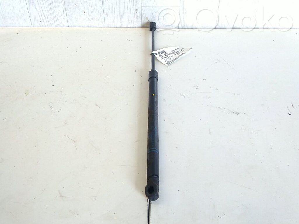 Suzuki Celerio Tailgate/trunk strut/damper 