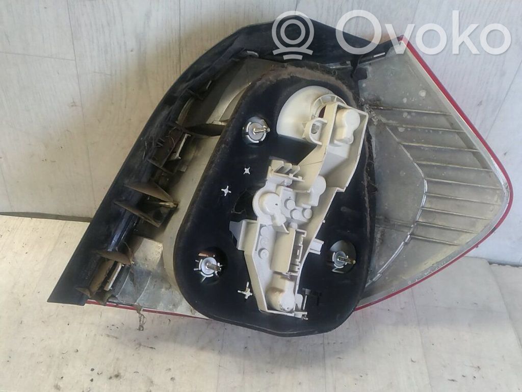 Lampă spate în caroserie   63217164955
