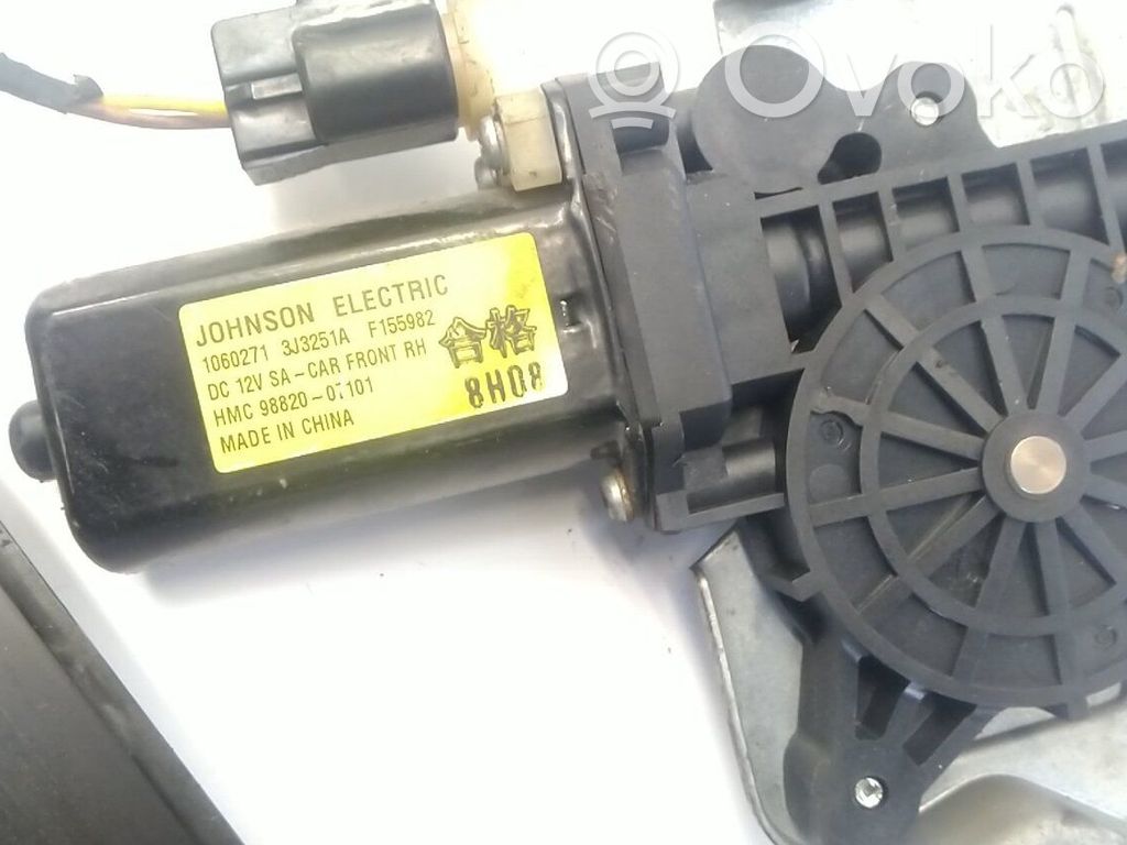Regulador de puerta delantera con motor   8240207011
