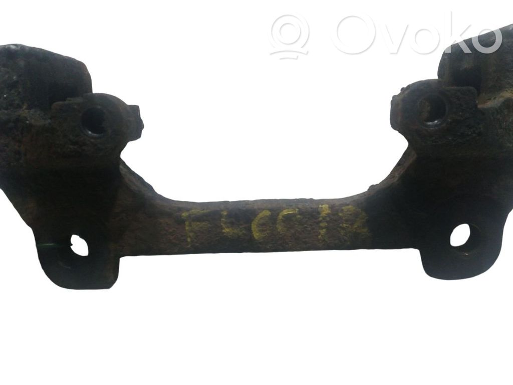 Plaquette / support d'étrier avant