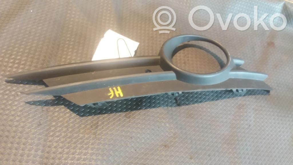 Oberes Gitter vorne
