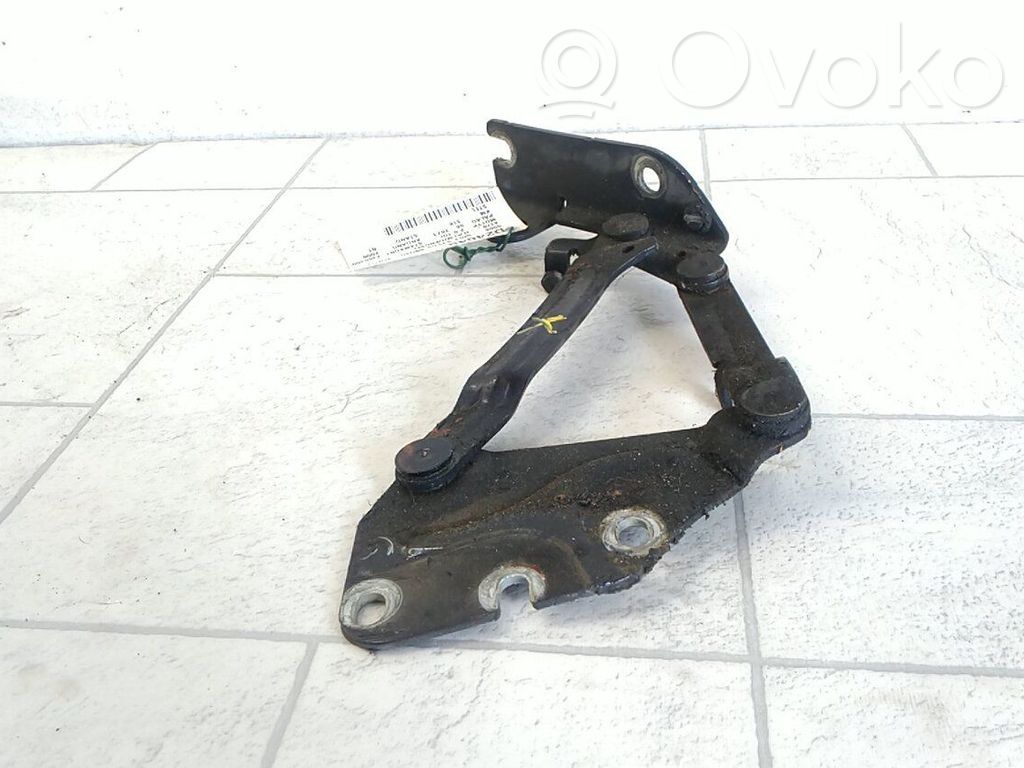 Konepellin saranat   5M0823302