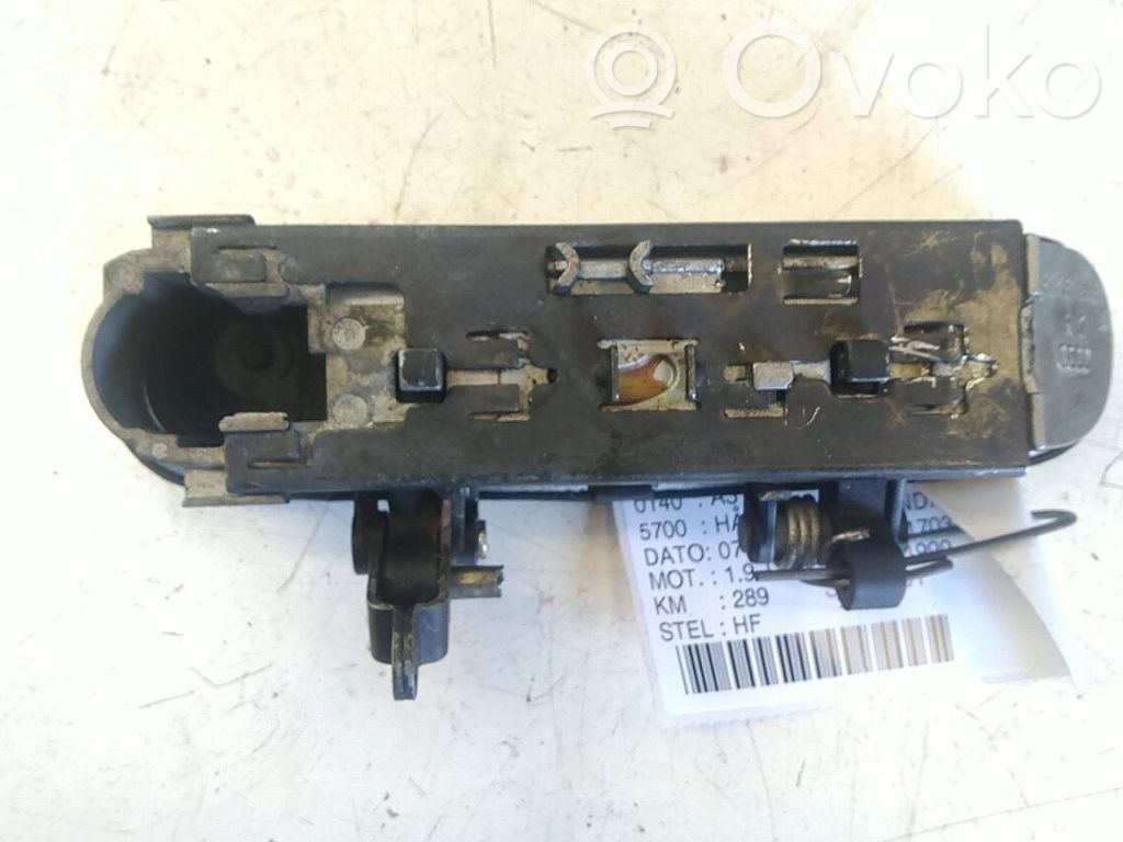 Manecilla externa puerta delantera   4B0839239AGRU