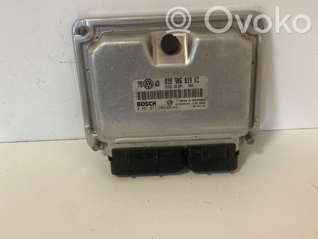 Volkswagen PASSAT B5.5 Engine control unit/module 