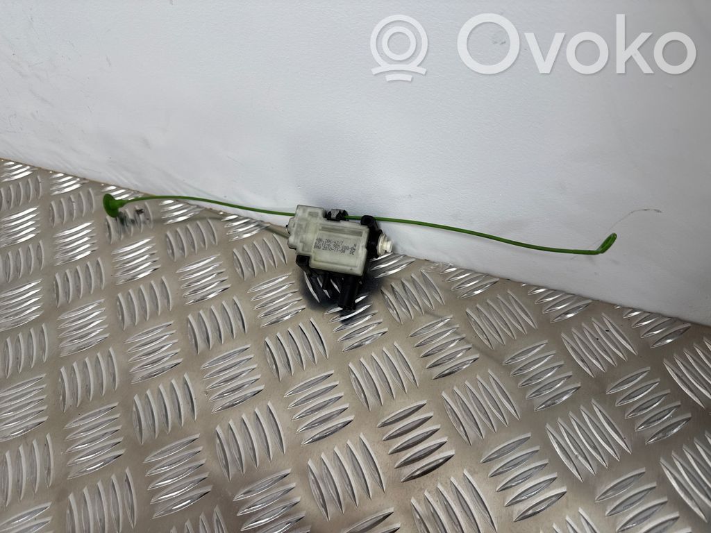 BMW 3 E90 E91 Fuel tank cap lock 