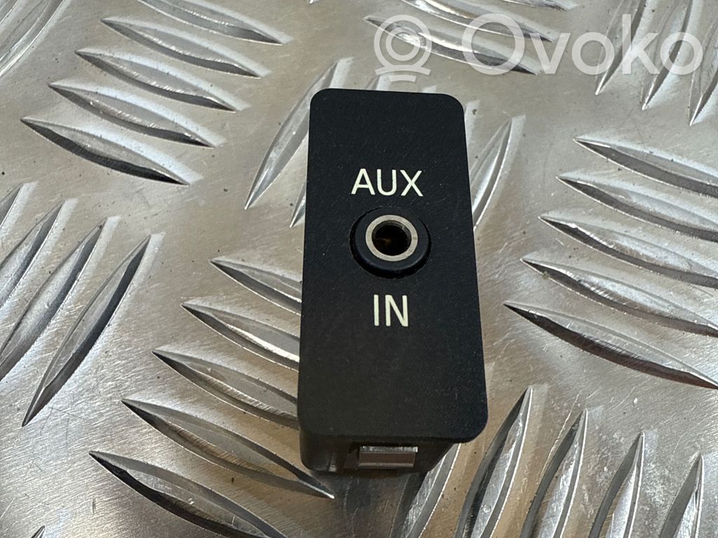 BMW 1 E81 E87 Разъем AUX 