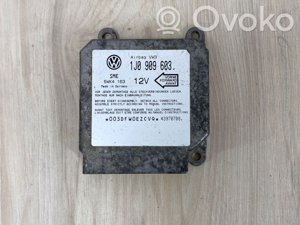 Volkswagen Golf IV Airbag control unit/module 
