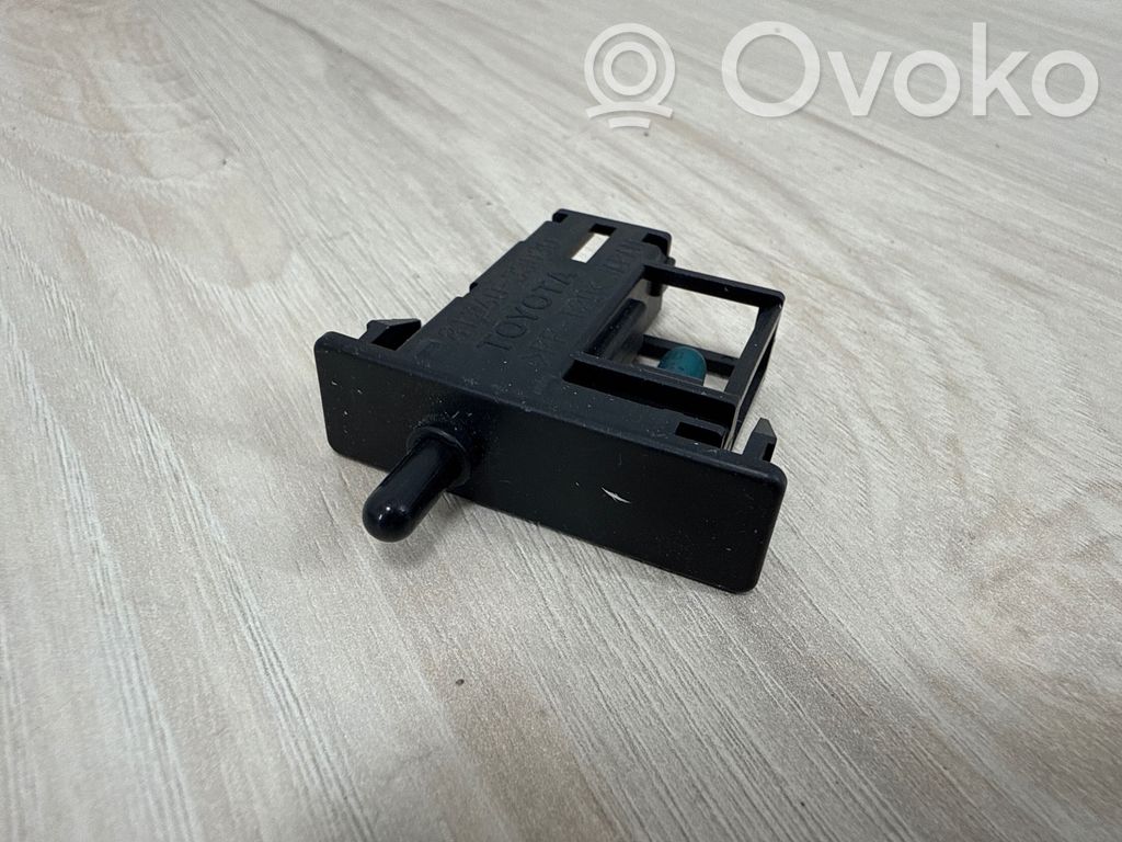 Toyota Corolla Verso AR10 Glove box light 