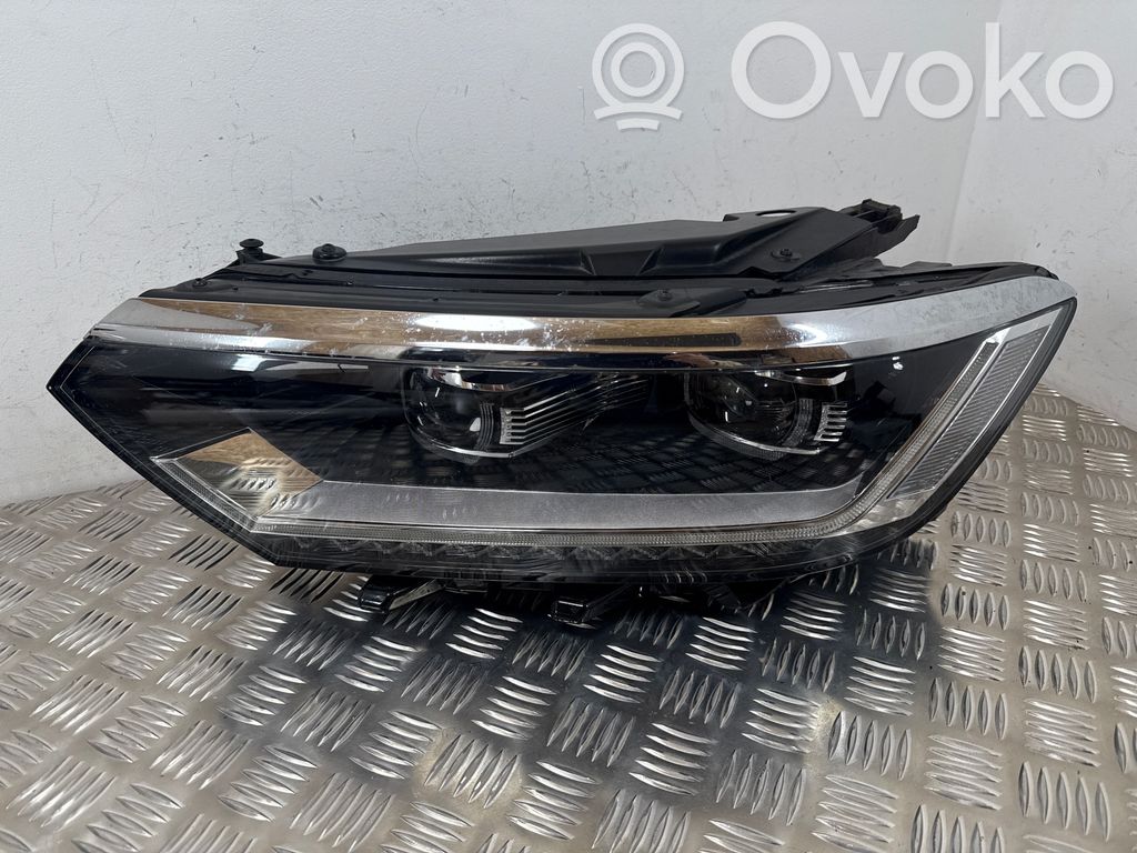 Volkswagen Passat Alltrack Lampa przednia 