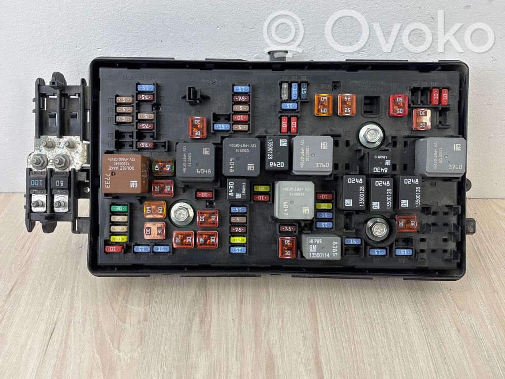 Opel Insignia A Fuse module 