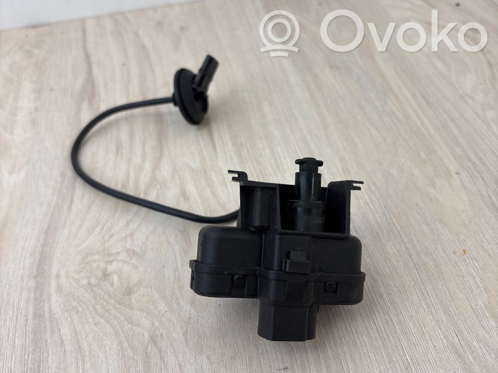 Volkswagen Golf V Verrouillage du bouchon du réservoir de carburant 