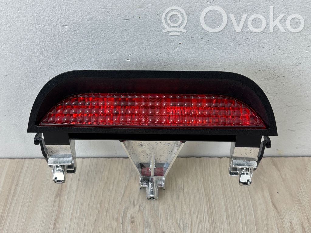 Dacia Duster Third/center stoplight 
