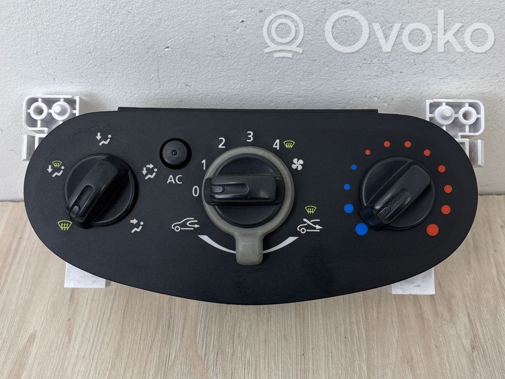 Dacia Duster Climate control unit 