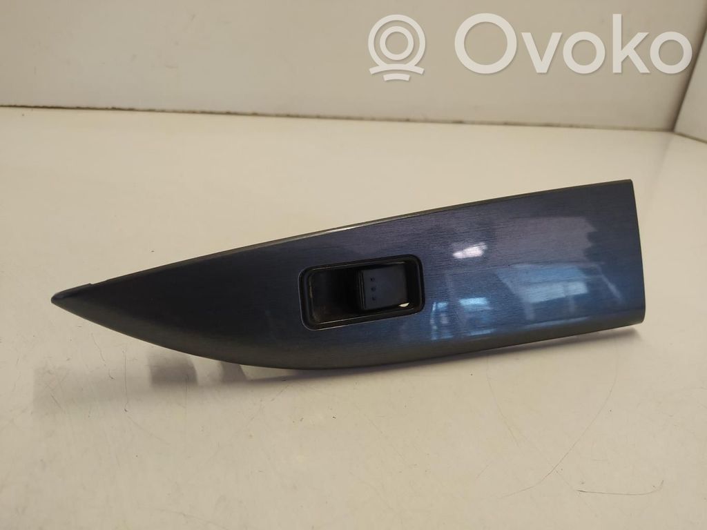 Electric window control switch   GP9G66380
