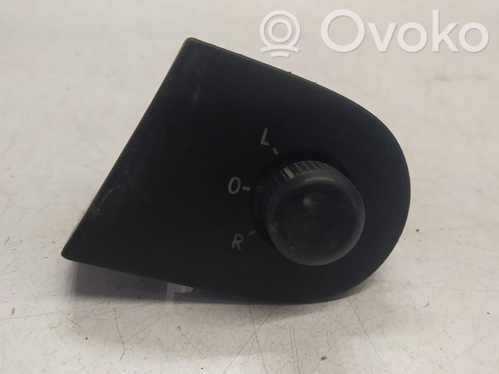 Wing mirror switch   YM2114B003