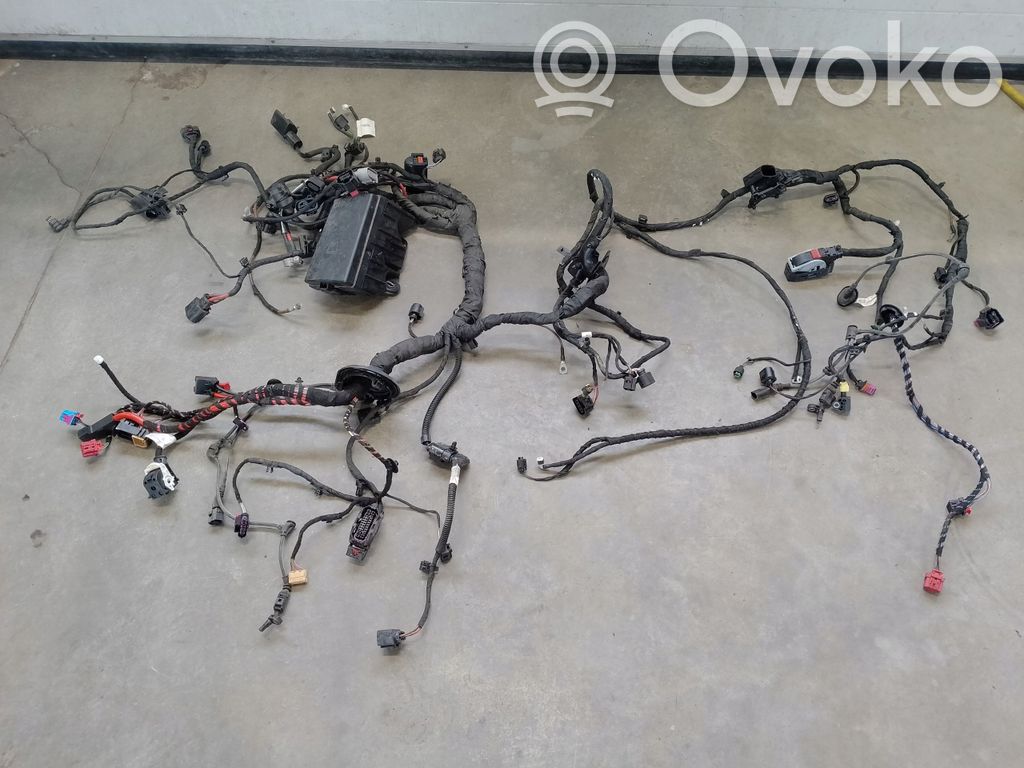 Audi Q3 F3 Wiązka przewodów silnika 