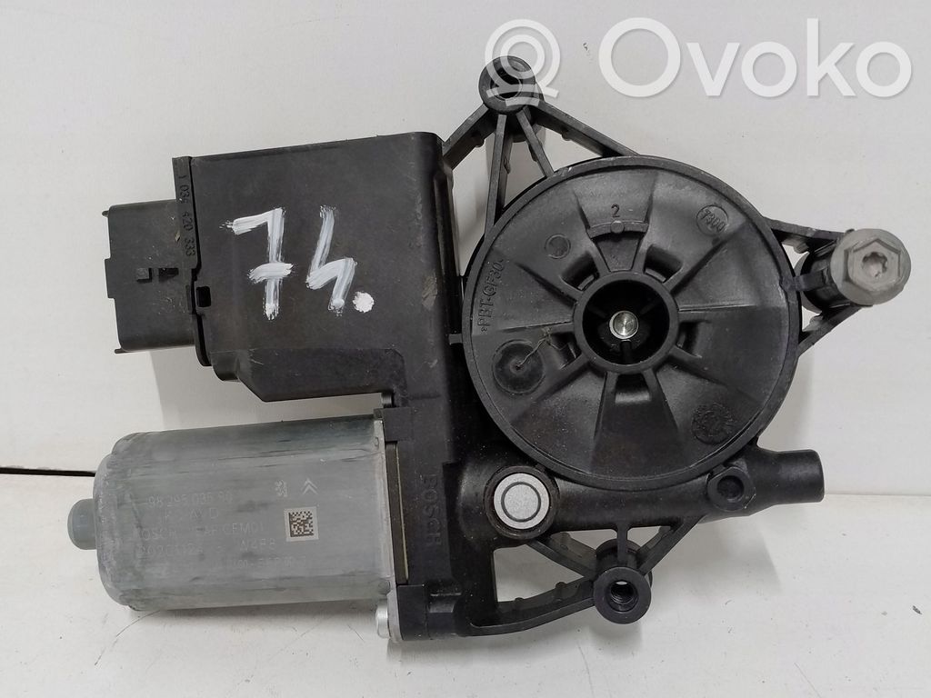 Opel Vivaro Front door window regulator motor 