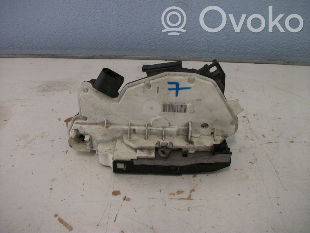 Volkswagen Scirocco Front door lock 