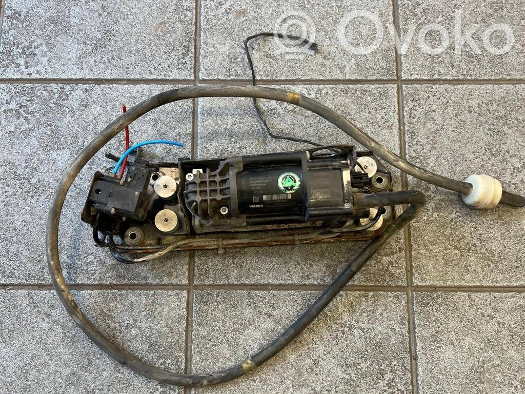 BMW 7 F01 F02 F03 F04 Kompresor zawieszenia tylnego pneumatycznego 